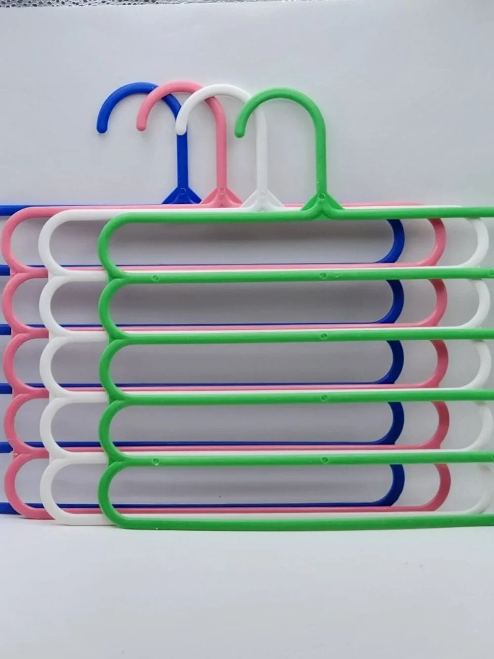 Set of four hangers ideal for scarves, accessories, belts, large jewelry NEW
